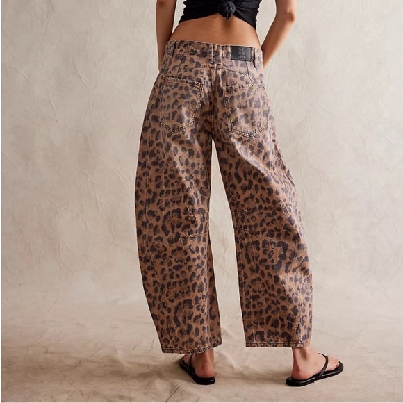 Free People Leopard Barrel Jeans size 27 - Picture 2 of 8